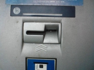 Trei hoţi români clonau carduri bancare în Belgia