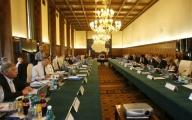 Boc pregăteşte temele pentru discuţiile cu FMI şi Comisia Europeană