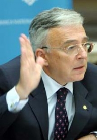 O delegaţie a FMI se întâlneşte cu Mugur Isărescu