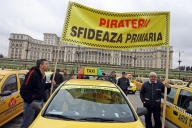 Taximetriştii din Bucureşti ameninţă cu noi proteste de stradă