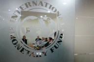 FMI şi Guvernul discută îngheţarea salariilor şi pensiilor