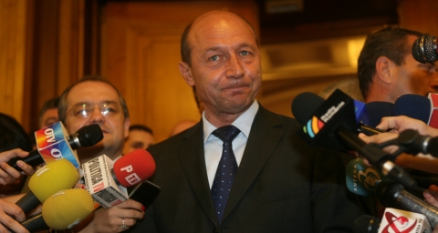 Băsescu: Criza „ne-a adus cu picioarele pe pământ”