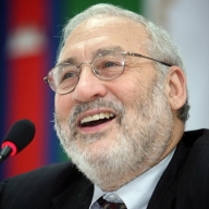 Stiglitz: „Dolarul nu este o monedă bună de rezervă”
