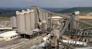 Vânzările locale ale Lafarge, pe agregate şi betoane, ar putea scădea cu 50% în 2009