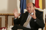 Băsescu: Sistemul de educaţie românesc este în criză, se vede când tinerii ajung pe piaţa muncii