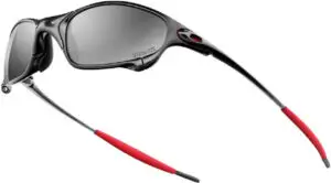 Oakley este vândut pentru 2,1 miliarde $