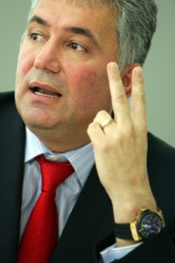 Adrian Videanu: România va ieşi din criză la 31 martie 2010