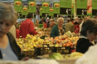 Supermarketurile ar putea fi obligate să dedice 10% din spaţiile pe raft produselor româneşti