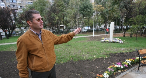 Primarul Negoiţă combate criza cu flori şi copaci de 10 milioane de euro