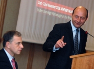 Băsescu vorbeşte pe limba lui Geoană: noua tranşă FMI, vitală pentru pensii şi salarii
