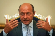 Băsescu şi-a anunţat candidatura