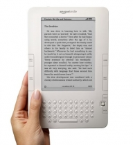 Amazon.com va vinde cititoarele de cărţi digitale Kindle în toată lumea