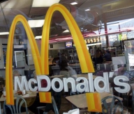 Profitul McDonald’s creşte chiar dacă vânzările scad