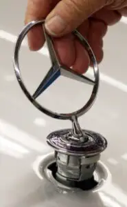 Daimler a anunţat primul profit trimestrial din 2009. Mic