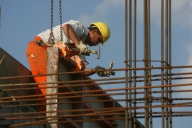Numărul autorizaţiilor de construire, în scădere cu 20,4% faţă de septembrie 2008