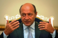 Băsescu: „Guvernul trebuie să împrumute două miliarde de euro”
