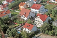 BNP Paribas: Cererea de locuinţe nu va creşte până nu se echilibrează puterea de cumpărare cu preţurile