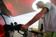 La anul, carburanţii se vor scumpi cu 7%