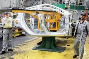 Renault ar putea construi maşina de 3000 de dolari cu Bajaj Auto
