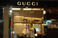 Proprietarul Gucci vizează vânzarea unor divizii