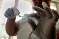 Ministerul Sănătăţii nu renunţă la vaccinul BCG din Danemarca, care a îmbolnăvit sute de bebelusi, dar recunoaşte „că au fost unele erori”