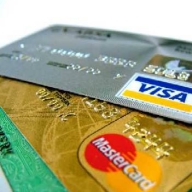 Criza a scos din circulaţie o jumătate de milion de carduri de credit