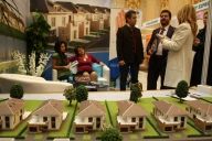 Dezvoltatorii se pregătesc să ofere garanţii bancare cumpărătorilor de locuinţe „pe hârtie”