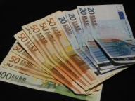Veşti bune pentru românii care au credite în euro