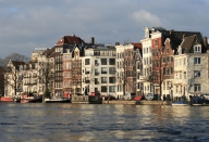 Amsterdam, oraşul berii Heineken şi al viciilor „legalizate”