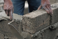 Industria construcţiilor va suferi o „ajustare dureroasă” în Europa şi SUA