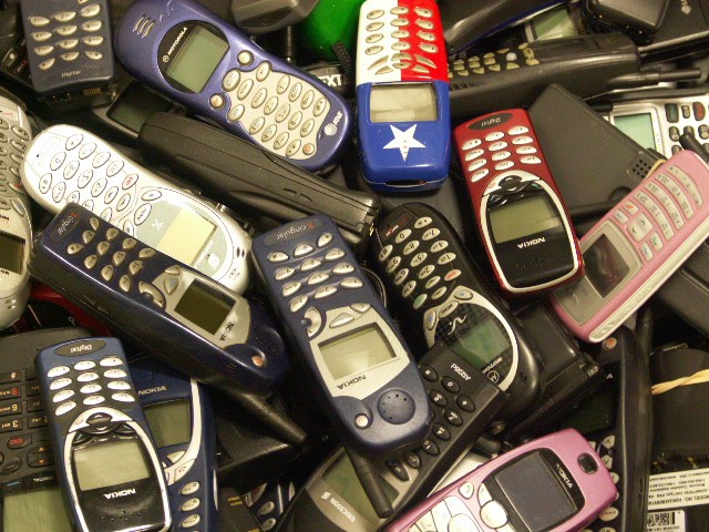 Chinezii iau cu asalt serviciile de telefonie mobilă