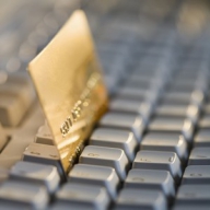 Piaţa de tranzacţii online cu cardul a crescut cu 75% în 2009
