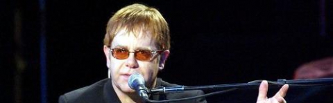 Elton John îşi vinde maşina cu 45.000 de euro