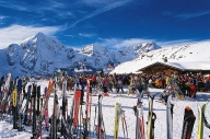 În Austria, turiştii se pot trezi cu skiurile furate
