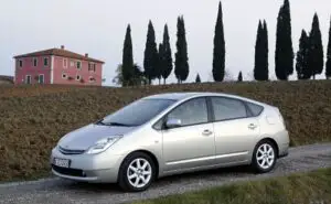 Toyota testează un nou hibrid electric