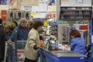 Amenzi de 50.000 de euro la hypermarketurile din Bucureşti într-o singură zi