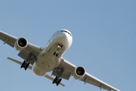Biletele de avion s-ar putea ieftini din 2013 datorită unui proiect UE ce va fi implementat de România