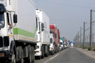 Deficitul comercial al României a scăzut la jumătate anul trecut
