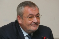 Vlădescu ar vrea să ducă firmele de stat pe bursă