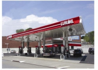 Lukoil a ieftinit carburanții cu 5 bani/litru