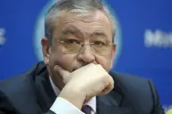 Funcţionarii publici cer demisia lui Sebastian Vlădescu