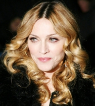 Madonna creează ochelari de soare pentru Dolce & Gabbana