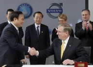 Geely va investi 900 milioane dolari la Volvo