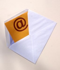 Culmea ecologiei: expediezi scrisoare pe hârtie, destinatarul primeşte e-mail