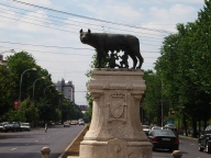 Oprescu: Statuia Lupoaicei din Piaţa Romană va fi mutată în faţa magazinului Bucureşti