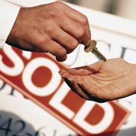 Numărul tranzacţiilor imobiliare înregistrate de notari au crescut uşor în februarie
