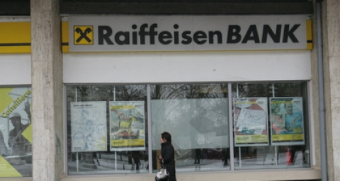 Raiffeisen Bank, amendată de Consiliul Concurenţei cu 14 milioane lei