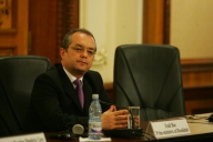 Boc: „La fonduri europene, din nefericire, se lucrează cu români”