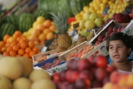 România primeşte bani de la UE pentru a da elevilor fructe