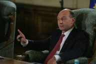 Băsescu: „Poate că iluştrii salariaţi publici se vor orienta spre IMM-uri pentru salarii mai mari”